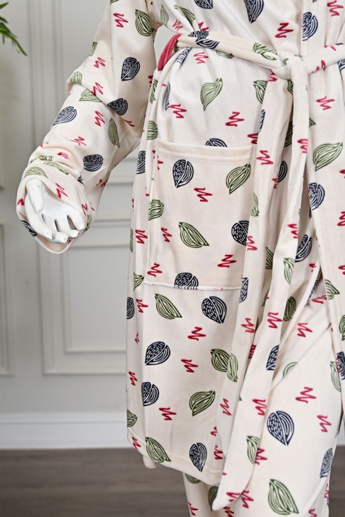 بيجاما نسائية شتوية 3 قطع بلوزة داخلية لون وردي بياقة دائرية بدون أكمام