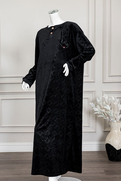 قميص نسائي طويل شتوي لون أسود مزين بنقوش و كتابة ياقة دائرية بأزرار من الأمام و بأكمام طويلة