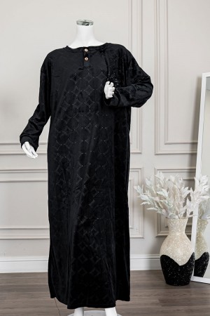 قميص نسائي طويل شتوي لون أسود مزين بنقوش و كتابة ياقة دائرية بأزرار من الأمام و بأكمام طويلة