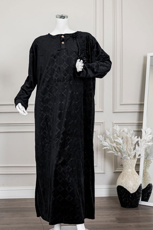 قميص نسائي طويل شتوي لون أسود مزين بنقوش و كتابة ياقة دائرية بأزرار من الأمام و بأكمام طويلة