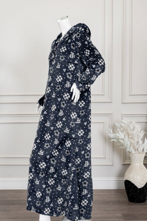 قميص نسائي طويل شتوي لون كحلي  منقط و مزين برسومات ياقة بقبعة متصلة و أزرار من الأمام و بأكمام طويلة