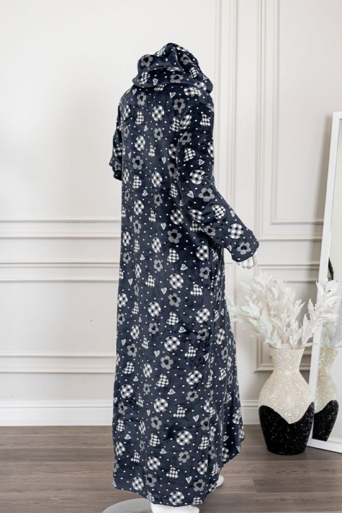 قميص نسائي طويل شتوي لون كحلي  منقط و مزين برسومات ياقة بقبعة متصلة و أزرار من الأمام و بأكمام طويلة