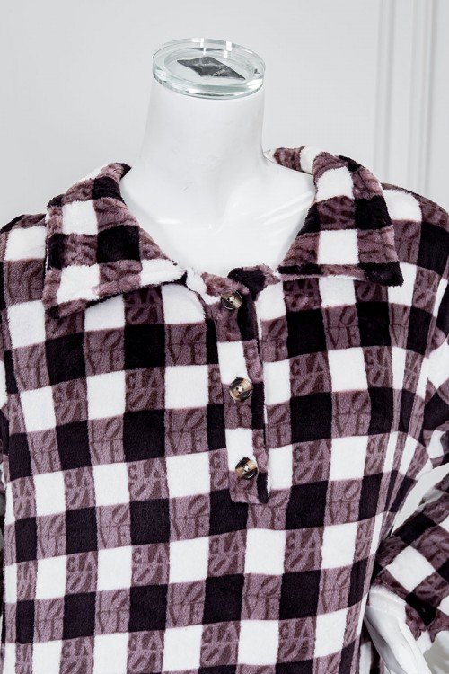 قميص نسائي طويل شتوي لون بني و أبيض مزين بمربعات ياقة مطوية و أزرار من الأمام و بأكمام طويلة