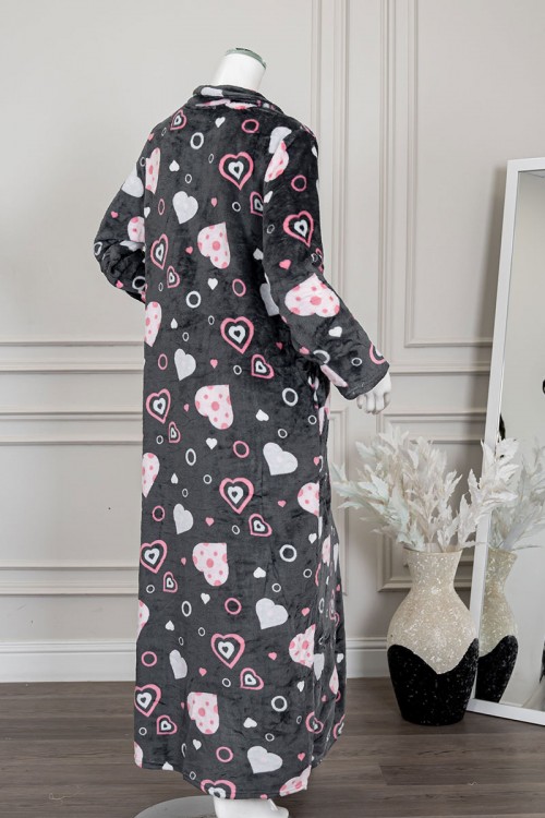 قميص نسائي طويل شتوي لون رصاصي مزين برسومات ملونة ياقة مطوية و أزرار من الأمام و بأكمام طويلة