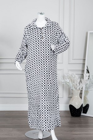 قميص نسائي طويل شتوي لون أبيض و أسود ياقة مطوية و أزرار من الأمام و بأكمام طويلة