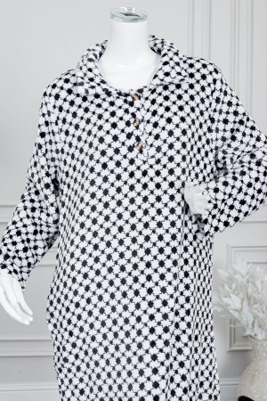 قميص نسائي طويل شتوي لون أبيض و أسود ياقة مطوية و أزرار من الأمام و بأكمام طويلة