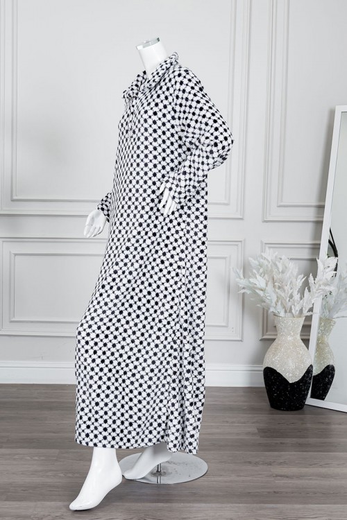 قميص نسائي طويل شتوي لون أبيض و أسود ياقة مطوية و أزرار من الأمام و بأكمام طويلة