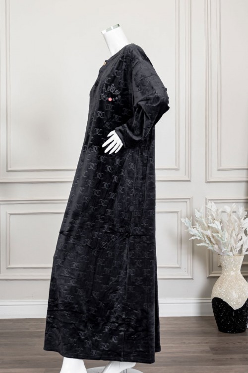 قميص نسائي طويل شتوي لون أسود مزين بنقوش و كتابة ياقة دائرية بأزرار من الأمام و بأكمام طويلة