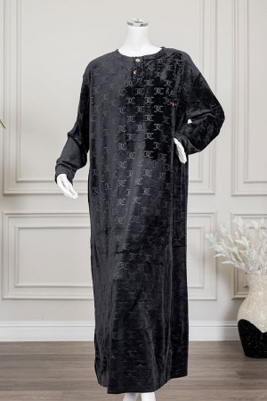 قميص نسائي طويل شتوي لون أسود مزين بنقوش و كتابة ياقة دائرية بأزرار من الأمام و بأكمام طويلة