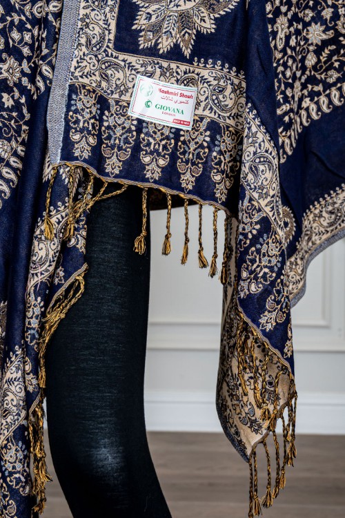 شال كشميري نسائي لون كحلي بنقوش باللون البيج