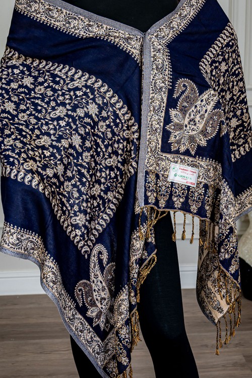 شال كشميري نسائي لون كحلي بنقوش باللون البيج