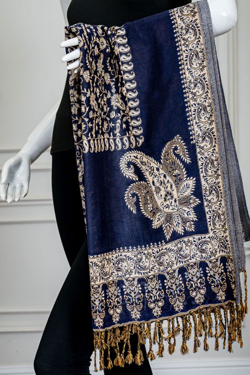 شال كشميري نسائي لون كحلي بنقوش باللون البيج