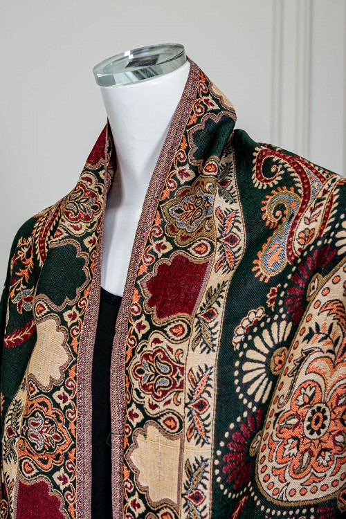 شال كشميري نسائي لون أخضر بنقوش ملونة