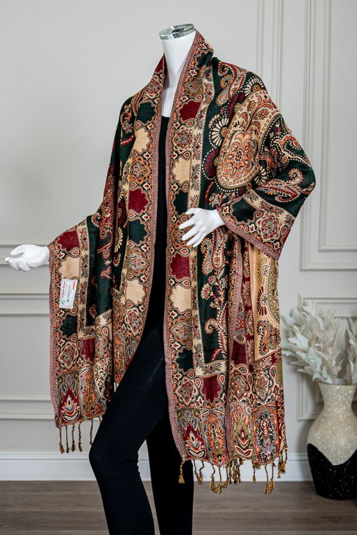 شال كشميري نسائي لون أخضر بنقوش ملونة