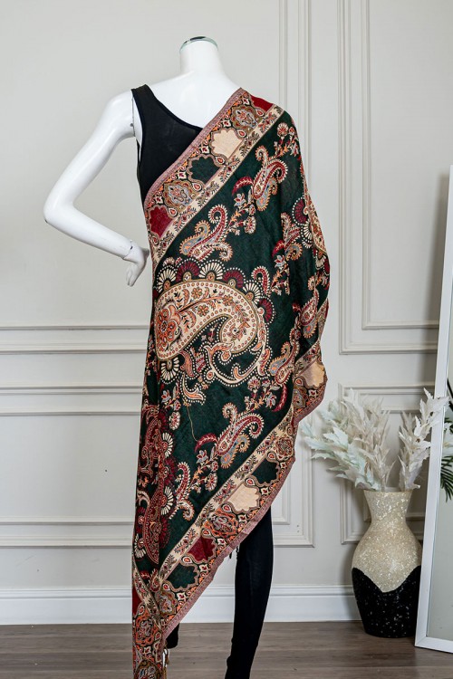 شال كشميري نسائي لون أخضر بنقوش ملونة