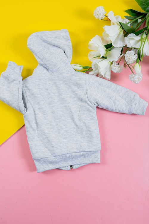 بلوفر أطفال شتوي مبطن لون رمادي مزين بكتابات ورسومات قبعة متصلة و سحاب من الأمام و أكمام طويلة