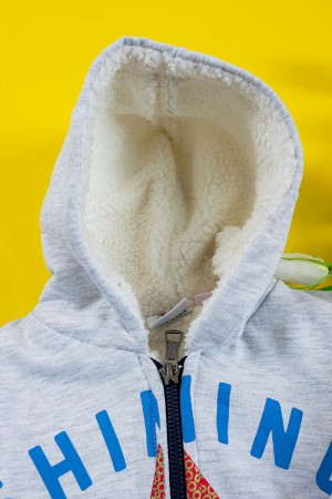 بلوفر أطفال شتوي مبطن لون رمادي مزين بكتابات ورسومات قبعة متصلة و سحاب من الأمام و أكمام طويلة