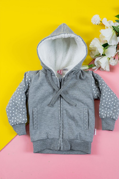 بلوفر أطفال شتوي مبطن لون رصاصي منقط باللون الأبيض قبعة متصلة برباط و بسحاب و جيوب من الأمام و أكمام طويلة