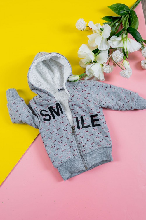 بلوفر أطفال شتوي مبطن لون رصاصي مزين بكتابات و رسومات قبعة متصلة بسحاب من الأمام و بأكمام طويلة