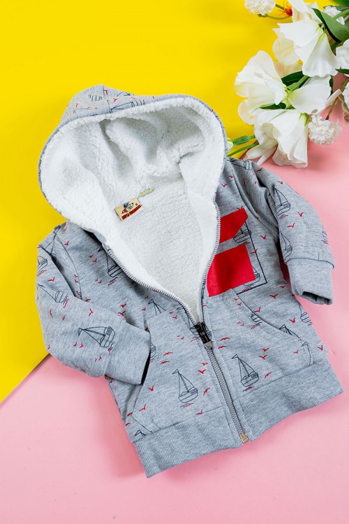 بلوفر أطفال شتوي مبطن لون رمادي مزين برسومات قبعة متصلة بسحاب و جيوب من الأمام و بأكمام طويلة