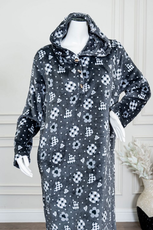 قميص نسائي طويل شتوي متعدد الألوان منقط و مزين برسومات ياقة بقبعة متصلة و أزرار من الأمام و بأكمام طويلة