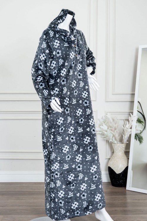 قميص نسائي طويل شتوي متعدد الألوان منقط و مزين برسومات ياقة بقبعة متصلة و أزرار من الأمام و بأكمام طويلة