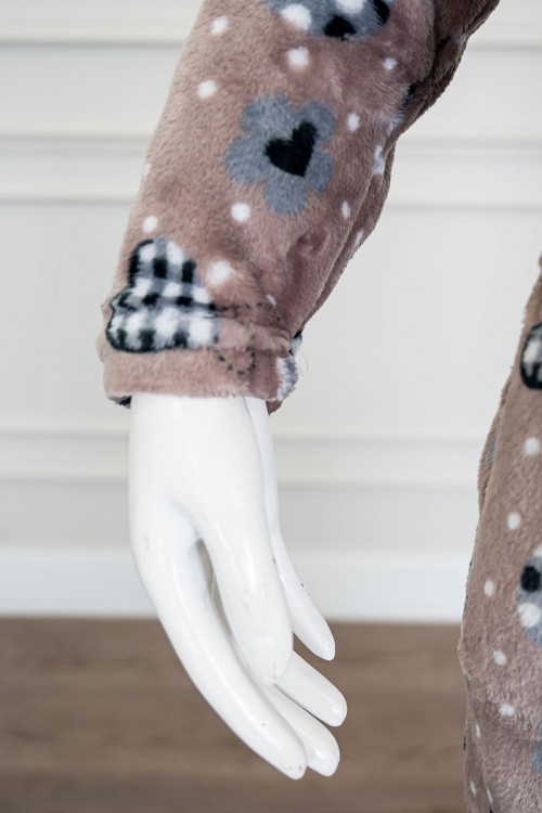 قميص نسائي طويل شتوي متعدد الألوان منقط و مزين برسومات ياقة بقبعة متصلة و أزرار من الأمام و بأكمام طويلة