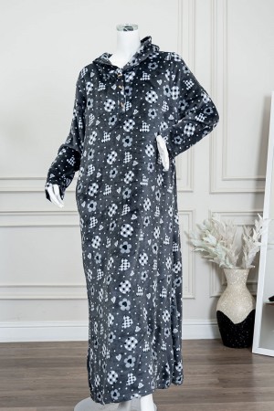 قميص نسائي طويل شتوي متعدد الألوان منقط و مزين برسومات ياقة بقبعة متصلة و أزرار من الأمام و بأكمام طويلة