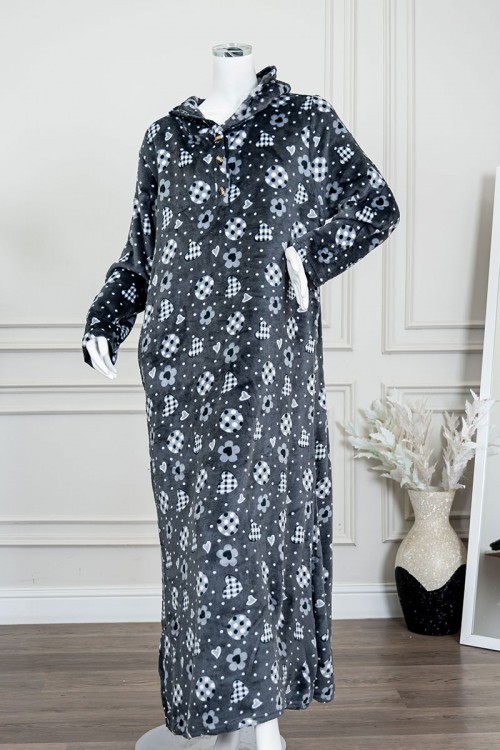 قميص نسائي طويل شتوي متعدد الألوان منقط و مزين برسومات ياقة بقبعة متصلة و أزرار من الأمام و بأكمام طويلة