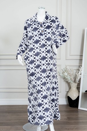 قميص نسائي طويل شتوي لون رمادي مزين بحروف و أشكال بياقة مطوية و أزرار من الأمام و بأكمام طويلة