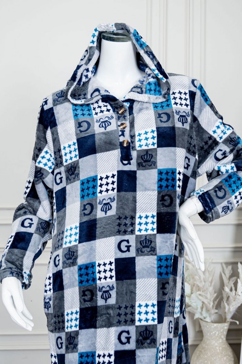 قميص نسائي طويل شتوي متعدد الألوان مزين بحروف و أشكال ياقة بقبعة متصلة و أزرار من الأمام و بأكمام طويلة