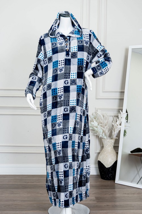 قميص نسائي طويل شتوي متعدد الألوان مزين بحروف و أشكال ياقة بقبعة متصلة و أزرار من الأمام و بأكمام طويلة