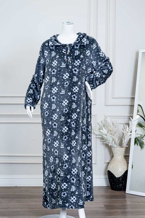 قميص نسائي طويل شتوي متعدد الألوان مزين بحروف و أشكال ياقة بقبعة متصلة و أزرار من الأمام و بأكمام طويلة