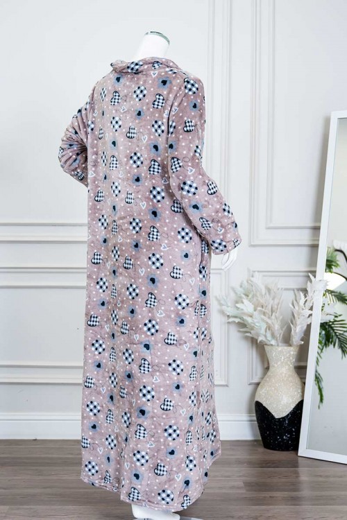 قميص نسائي طويل شتوي متعدد الألوان مزين بحروف و أشكال ياقة بقبعة متصلة و أزرار من الأمام و بأكمام طويلة