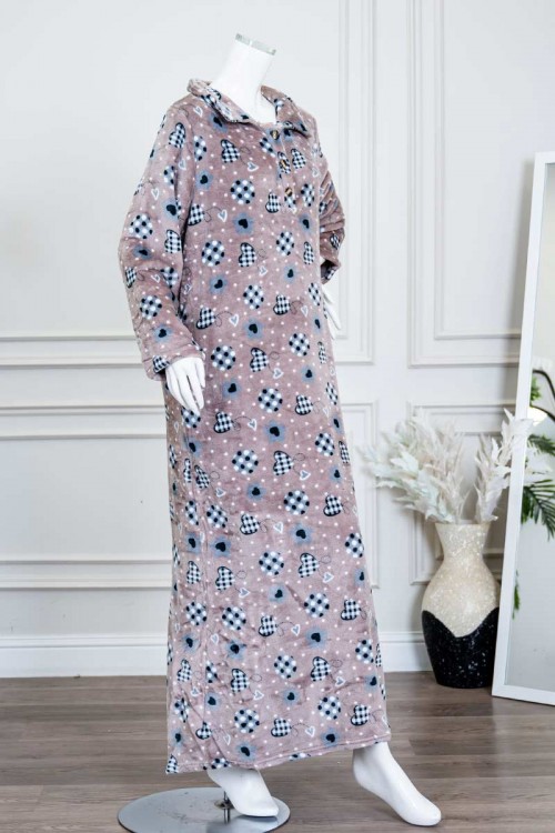 قميص نسائي طويل شتوي متعدد الألوان مزين بحروف و أشكال ياقة بقبعة متصلة و أزرار من الأمام و بأكمام طويلة