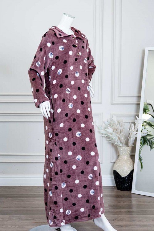 قميص نسائي طويل شتوي متعدد الاوان منقط و مزين برسومات ياقة مطوية بأزرار من الأمام و بأكمام طويلة