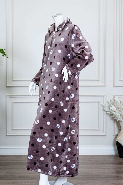 قميص نسائي طويل شتوي متعدد الاوان منقط و مزين برسومات ياقة مطوية بأزرار من الأمام و بأكمام طويلة