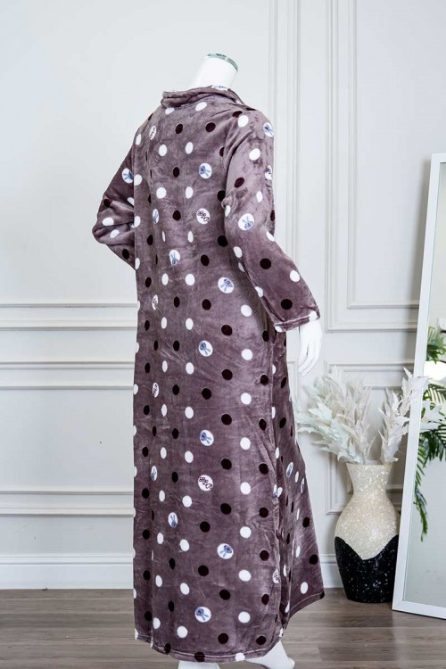 قميص نسائي طويل شتوي متعدد الاوان منقط و مزين برسومات ياقة مطوية بأزرار من الأمام و بأكمام طويلة