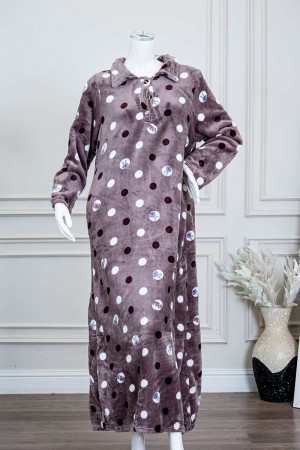 قميص نسائي طويل شتوي متعدد الاوان منقط و مزين برسومات ياقة مطوية بأزرار من الأمام و بأكمام طويلة