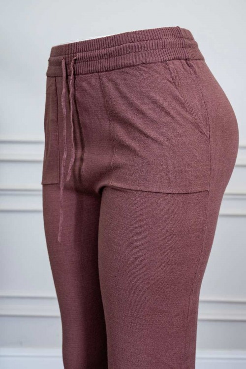 بنطلون نسائي صوف لون بني بجيوب من الجانبين و رباط في الخصر و زم في الأسفل