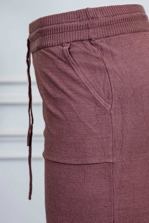 بنطلون نسائي صوف لون بني بجيوب من الجانبين و رباط في الخصر و زم في الأسفل