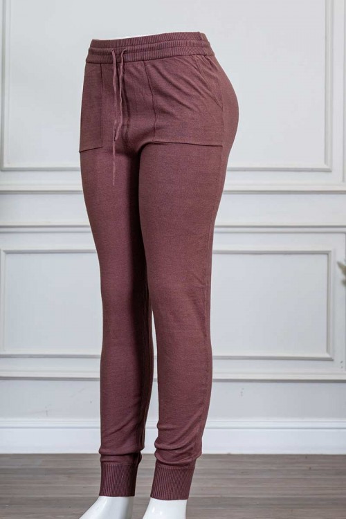 بنطلون نسائي صوف لون بني بجيوب من الجانبين و رباط في الخصر و زم في الأسفل