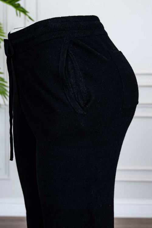 بنطلون نسائي صوف لون أسود بجيوب من الجانبين و الخلف و رباط في الخصر