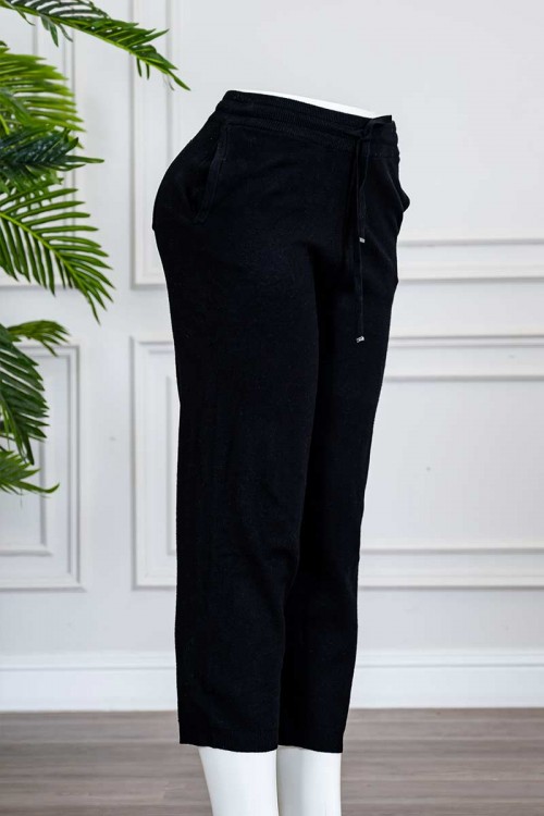 بنطلون نسائي صوف لون أسود بجيوب من الجانبين و الخلف و رباط في الخصر