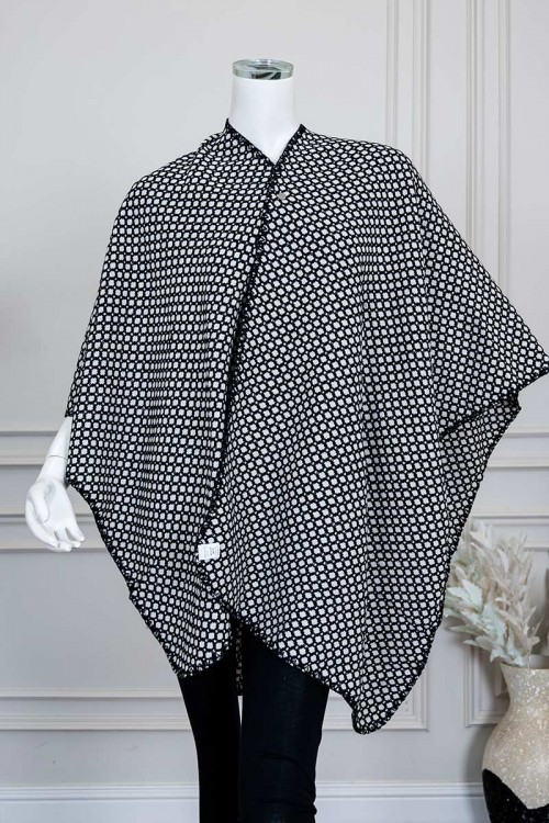 شال شتوي نسائي لون أبيض مزين بخيوط باللون الأسود