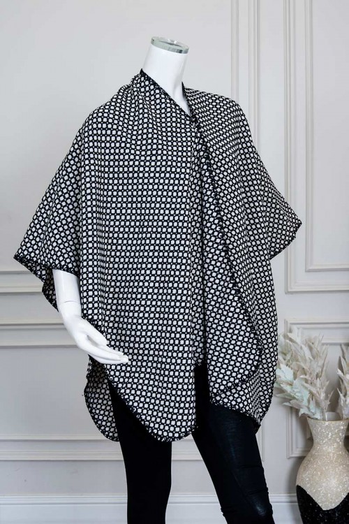 شال شتوي نسائي لون أبيض مزين بخيوط باللون الأسود