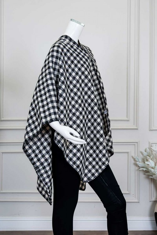 شال شتوي نسائي لون أبيض و أسود على شكل مربعات