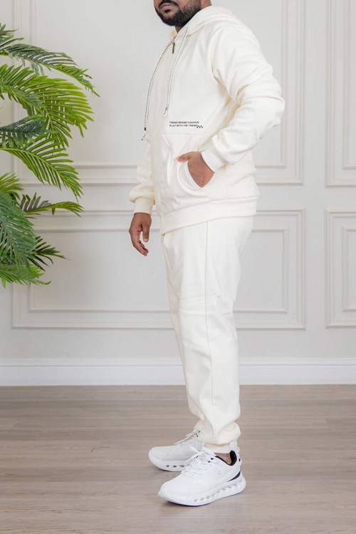 طقم رجالي شتوي قطعتين لون اوف وايت ببلوفر هودي قبعة متصلة برباط و بسحاب و جيوب أمامية مع بنطلون طويل بجيوب من الجانبين
