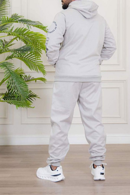 طقم-رجالي-شتوي-قطعتين-لون-رمادي-فاتح-ببلوفر-هودي-قبعة-متصلة