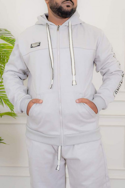 طقم-رجالي-شتوي-قطعتين-لون-رمادي-فاتح-ببلوفر-هودي-قبعة-متصلة